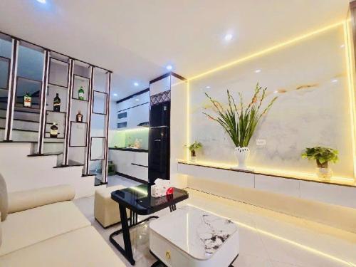 Cho thuê nhà đẹp 82m², kinh doanh/VP khu Thụy Khuê, 4T mới toanh!